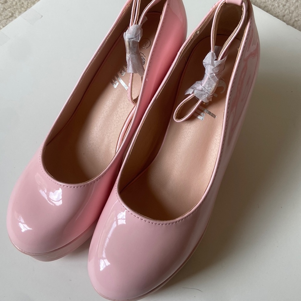 Super cute platform pink heels!!